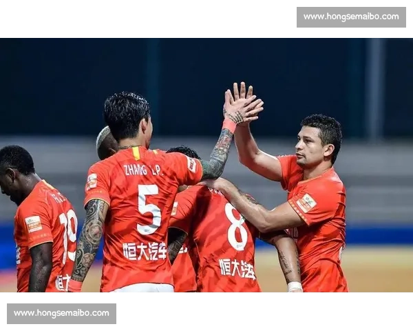 女球迷喊 “挡着我了”！小熊艾克森成进球 “障碍物”？